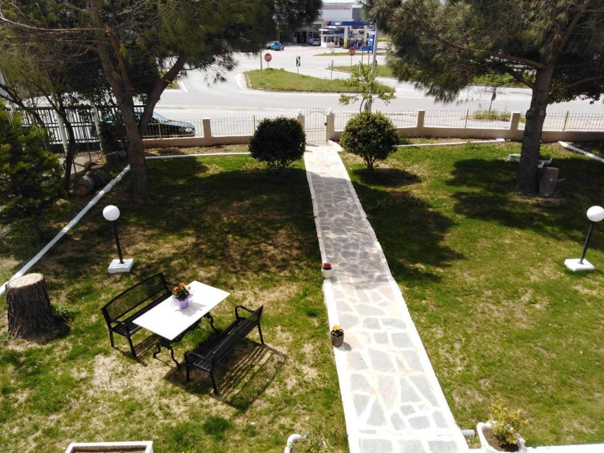 Apartamento Cozy And Modern Komotiní Exterior foto