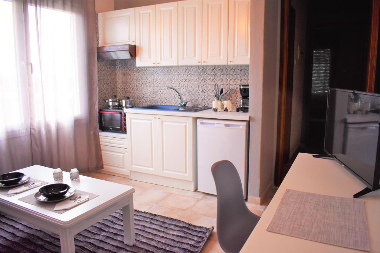 Apartamento Cozy And Modern Komotiní Exterior foto
