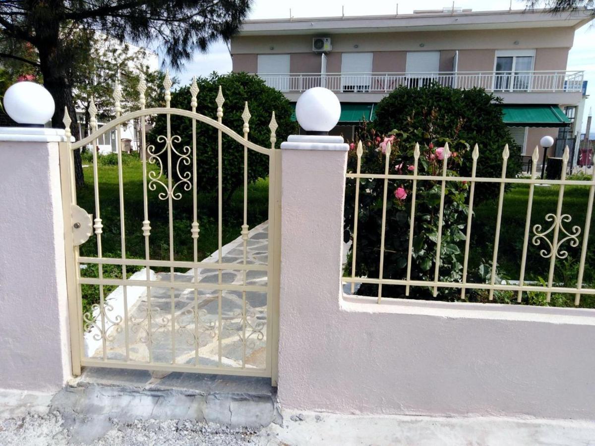 Apartamento Cozy And Modern Komotiní Exterior foto